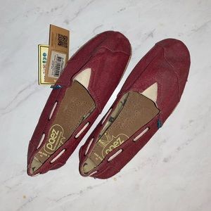 Men’s knock - off Tom’s shoes